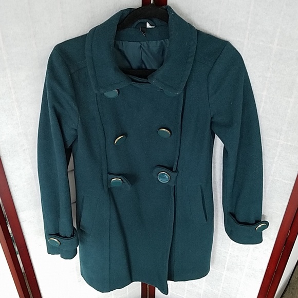 H&M Jackets & Blazers - H&M Forest green knee-length pea coat. Size 6 H&M Jackets & Blazers - H&M Forest green knee-length pea coat. Size 6
